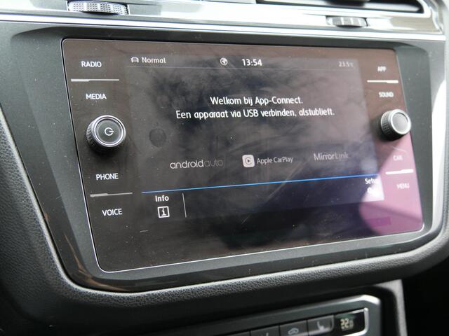 Volkswagen TIGUAN 2.0 TSI 191PK 4Motion Highline | TREKHAAK 2.500KG TREKGEW. | CAMERA | CARPLAY |