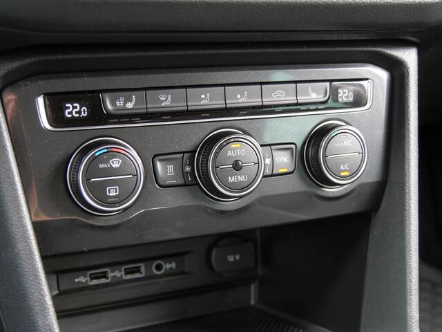 Volkswagen TIGUAN 2.0 TSI 191PK 4Motion Highline | TREKHAAK 2.500KG TREKGEW. | CAMERA | CARPLAY |