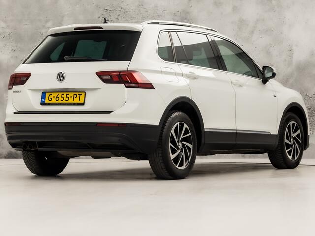 Volkswagen TIGUAN 1.5 TSI Highline Sport 150Pk Automaat (PANORAMADAK, GROOT NAVI, CLIMATE, STOELVERWARMING, SPORTSTOELEN, PARKEERSENSOREN, ADAPTIVE CRUISE, NIEUWSTAAT)