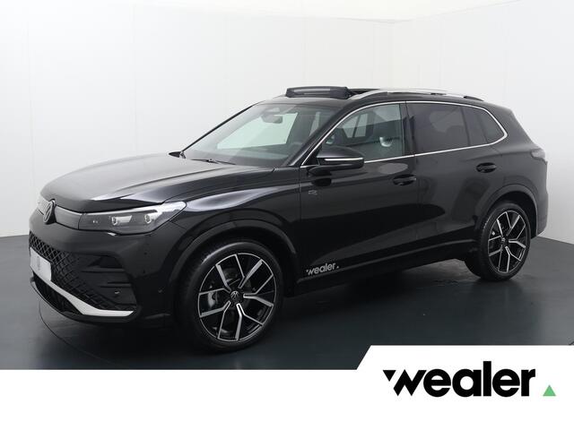 Volkswagen TIGUAN R-Line-Edition 1.5 110 kW / 150 pk eTSI Automaat | Wegklapbare trekhaak | Panoramadak | Stoelmassage | Apple Carplay / Android Auto |