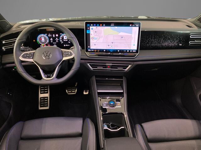 Volkswagen TIGUAN 1.5eHybrid 200kW/272PK R-Line Black Style · Panoramadak · Leder · Trekhaak · Navigatie · Garantie t/m 09-09-2030 of 100000km.