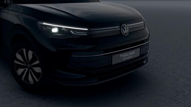 Volkswagen TIGUAN Limited Edition | 30,5 cm display met 2D en 3D weergave | Automatische afstandsregeling (Adaptive Cruise Control) | Diefstalalarm