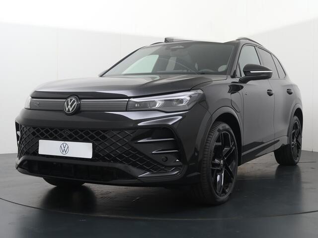Volkswagen TIGUAN 1.5 eHybrid R-Line Edition | SoH 100% | Trekhaak | Panoramadak | Matrix LED koplampen | Stoelverwarming | Area view 360 | Head-up display |
