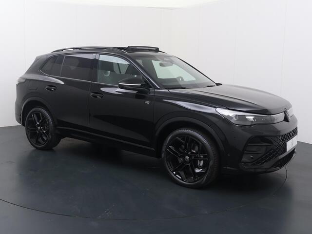 Volkswagen TIGUAN 1.5 eHybrid R-Line Edition | SoH 100% | Trekhaak | Panoramadak | Matrix LED koplampen | Stoelverwarming | Area view 360 | Head-up display |