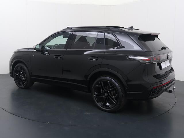 Volkswagen TIGUAN 1.5 eHybrid R-Line Edition | SoH 100% | Trekhaak | Panoramadak | Matrix LED koplampen | Stoelverwarming | Area view 360 | Head-up display |