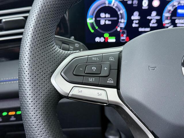 Volkswagen TIGUAN 1.5 eHybrid R-Line Edition | SoH 100% | Trekhaak | Panoramadak | Matrix LED koplampen | Stoelverwarming | Area view 360 | Head-up display |