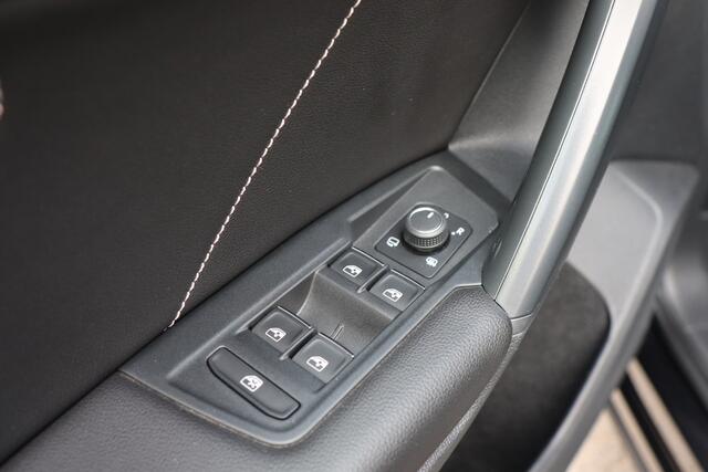 Volkswagen TIGUAN 2.0 TDI DSG 4Motion R-line, leder, trekhaak