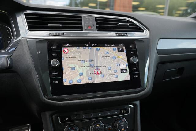 Volkswagen TIGUAN Allspace 2.0 TSI 4Motion Highline Business R 7p. Mistlampen adaptief Cruise control adaptief Hill hold Camera Navi R-line Dakrails