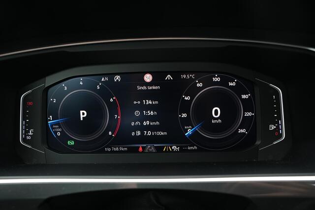 Volkswagen TIGUAN Allspace 2.0 TSI 4Motion Highline Business R 7p. Mistlampen adaptief Cruise control adaptief Hill hold Camera Navi R-line Dakrails