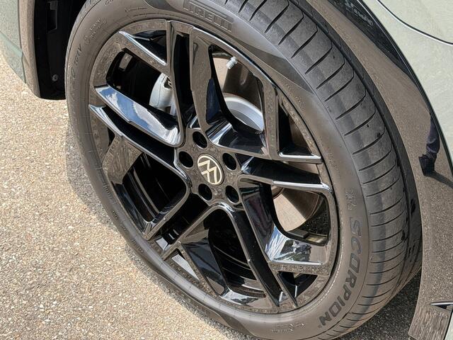 Volkswagen TIGUAN 1.5 eHybrid R-Line | Black line | Leder | Head up | 360 Camera | 20 Inch | Trekhaak | Dode hoek | IQ light | Elek. klep | Rijklaar incl. garantie