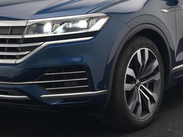 Volkswagen TOUAREG 3.0 TSi eHybrid 4MOTION Elegance Plug In Hybrid 381pk Dealer O.H PHEV | Panodak | Luchtvering | 21" L.M | Camera | Adaptive Cruise | Lederen Sportstoelen Verwarmd | Stuurverwarming | Navigatie | Virtual | DAB |