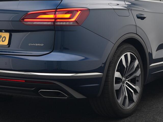 Volkswagen TOUAREG 3.0 TSi eHybrid 4MOTION Elegance Plug In Hybrid 381pk Dealer O.H PHEV | Panodak | Luchtvering | 21" L.M | Camera | Adaptive Cruise | Lederen Sportstoelen Verwarmd | Stuurverwarming | Navigatie | Virtual | DAB |