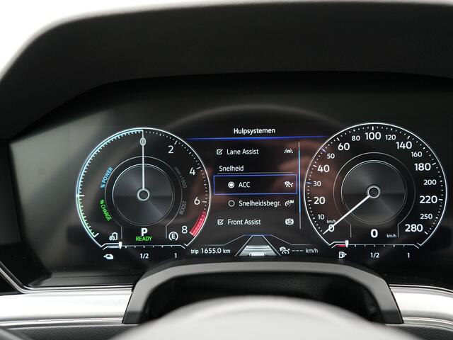 Volkswagen TOUAREG 3.0 TSi eHybrid 4MOTION Elegance Plug In Hybrid 381pk Dealer O.H PHEV | Panodak | Luchtvering | 21" L.M | Camera | Adaptive Cruise | Lederen Sportstoelen Verwarmd | Stuurverwarming | Navigatie | Virtual | DAB |
