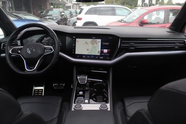 Volkswagen TOUAREG 3.0 TSi 4MOTION R / Trekhaak / Panoramadak / Camera / Luchtvering / Luchtvering / 20'' / Keyless / Leder / Navigatie / Dodehoek /ACC /