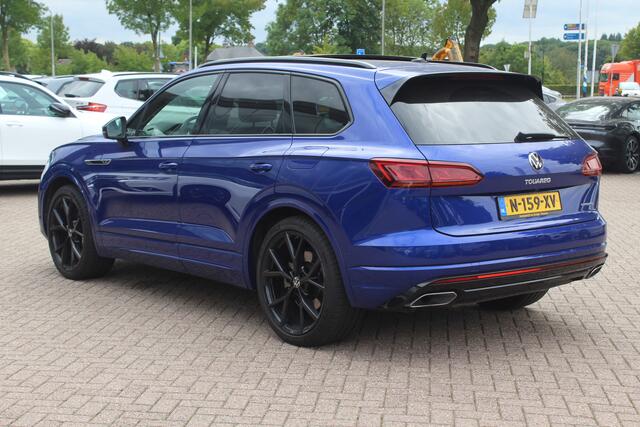 Volkswagen TOUAREG 3.0 TSi 4MOTION R / Trekhaak / Panoramadak / Camera / Luchtvering / Luchtvering / 20'' / Keyless / Leder / Navigatie / Dodehoek /ACC /