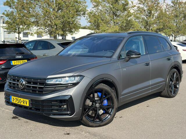 Volkswagen TOUAREG 3.0 TSi eHybrid 4MOTION R 462 PK | Trekhaak | Pano | Siliziumgrau Mat