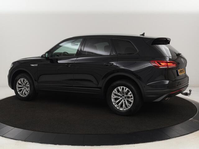 Volkswagen TOUAREG 3.0 TDI Elegance | Leder | Trekhaak | Camera | Luchtvering | Stoelverwarming | Adaptive cruise | Carplay | Achterbankverwarming | Navigatie | Full LED | Side Assist