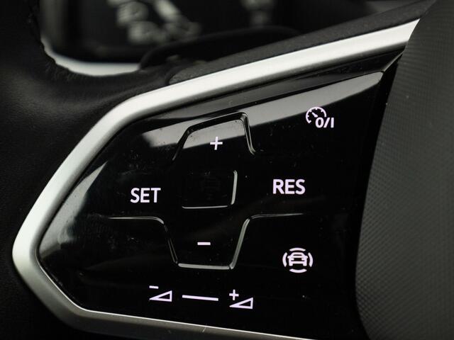 Volkswagen TOUAREG 3.0 TSi 280kW/381PK 4MOTION R Elegance · Panoramadak · Leder · Luchtvering