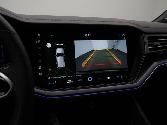 Volkswagen TOUAREG 3.0 TSi 462 pk Tiptronic eHybrid 4MOTION R | Panoramadak | Nachtzicht | Trekhaak | Stoelventilatie | DYNAUDIO | Bekleding Leder Puglia | 22 inch