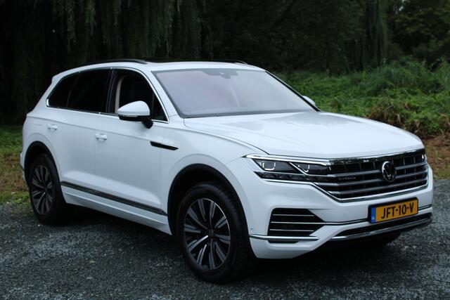Volkswagen TOUAREG 3.0 TSi eHybrid ATMOSPHERE 4MOTION TREKHAAK/HEAD-UP/PANORAMADAK
