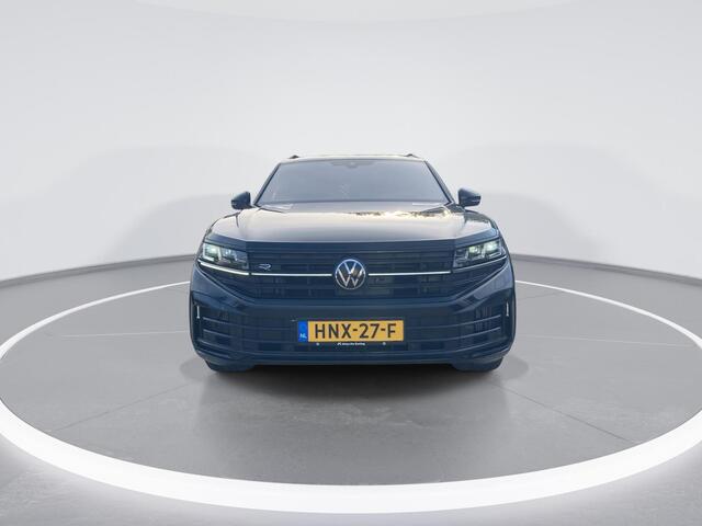 Volkswagen TOUAREG 3.0 TSi eHybrid 462pk 4MOTION R · Panoramadak · Elek. Trekhaak · 360 gr. camera · Stoelmassage & ventilatie · DYN Audio Leder · 22 inch · Sluitbekrachtiging · Head-up Display · Night Vision · Alarmklasse 5 · Garantie t/m 11-05-2029 of 100.000km