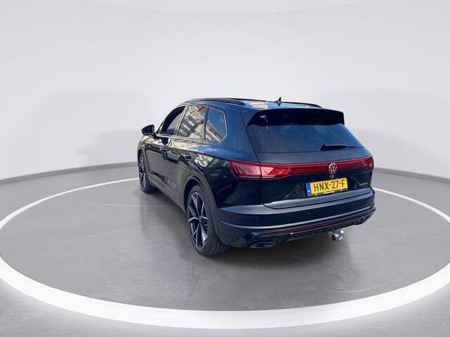 Volkswagen TOUAREG 3.0 TSi eHybrid 462pk 4MOTION R · Panoramadak · Elek. Trekhaak · 360 gr. camera · Stoelmassage & ventilatie · DYN Audio Leder · 22 inch · Sluitbekrachtiging · Head-up Display · Night Vision · Alarmklasse 5 · Garantie t/m 11-05-2029 of 100.000km