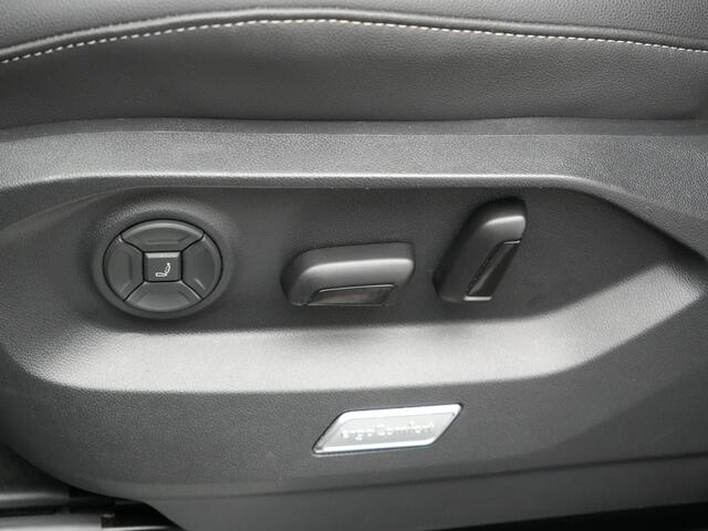 Volkswagen TOUAREG 3.0 TSi eHybrid 4MOTION Plug In Hybrid 381pk Dealer O.H PHEV | Trekhaak Af Fabriek | Lederen Sportstoelen Massage & Memory | Panodak | Adaptive Cruise | Stoelventilatie | Stoelen & Stuur Verwarmd | Blis | Keyless | Apple Carplay | Navigatie | DAB