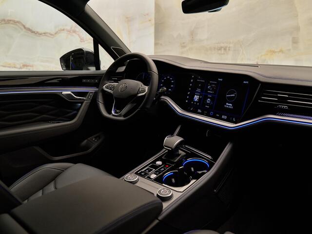 Volkswagen TOUAREG R V6 eHybrid 4Motion, pano, tr.haak, Dynaudio, 22'', luchtv., matrix-LED, memory, HUD, keyless, ACC, privacy