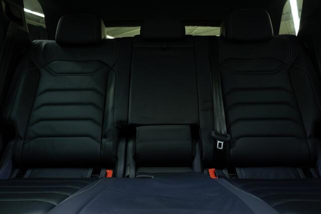 Volkswagen TOUAREG 3.0 TSi eHybrid 4MOTION R | Assistance Pakket | Trekhaak | 21 Inch |