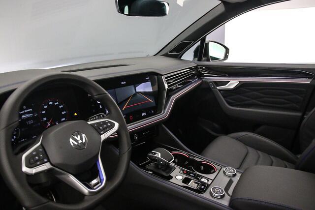 Volkswagen TOUAREG R Edition 3.0 TSI eHybrid 462pk Tiptronic Trekhaak, Panoramadak, DYN audio, Luchtvering, Lederen bekleding, Adaptive cruise control, Head up display
