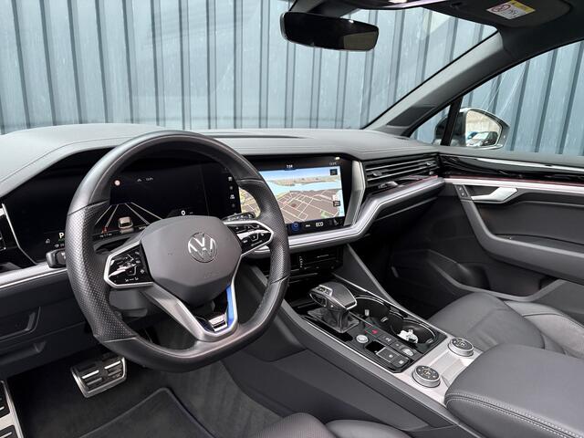 Volkswagen TOUAREG 3.0 TSi 4MOTION R | Luchtvering | Panodak | Trekhaak | Stoelkoeling | 360 Camera | Black Style | Prijs Rijklaar!!