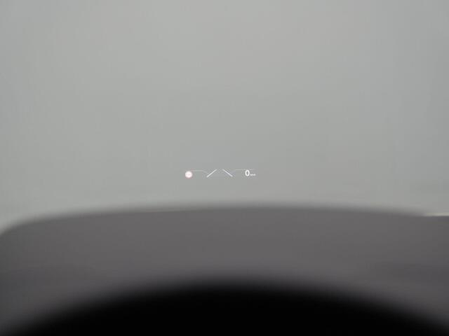 Volkswagen TOUAREG 3.0 TSI 340 pk tiptronic R-Line | Panoramadak | Trekhaak | Luchtvering | Savona leder | Geheugenstoelen | Head-up display | IQ Light | Dynaudio