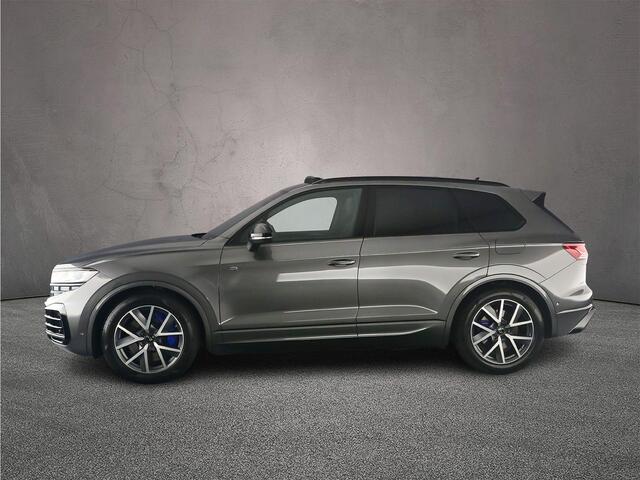 Volkswagen TOUAREG R Edition 3.0 TSI eHybrid 462pk Tiptronic Trekhaak, Luchtvering, Lederen bekleding, Panoramadak, Head up display. DYN audio, Adaptive cruise control