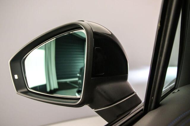 Volkswagen TOUAREG R Edition 3.0 TSI eHybrid 462pk Tiptronic Trekhaak, Luchtvering, Lederen bekleding, Panoramadak, Head up display. DYN audio, Adaptive cruise control