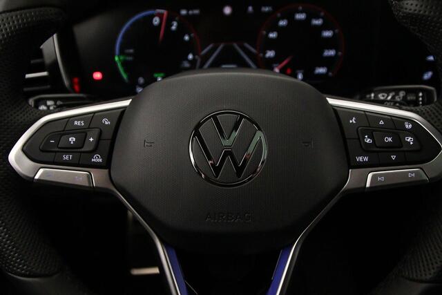 Volkswagen TOUAREG R Edition 3.0 TSI eHybrid 462pk Tiptronic Trekhaak, Luchtvering, Lederen bekleding, Panoramadak, Head up display. DYN audio, Adaptive cruise control