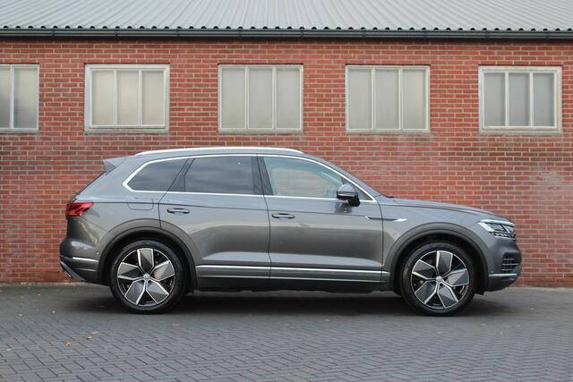 Volkswagen TOUAREG 3.0 TSi eHybrid 4MOTION | Pano | Trekhaak | Memory |