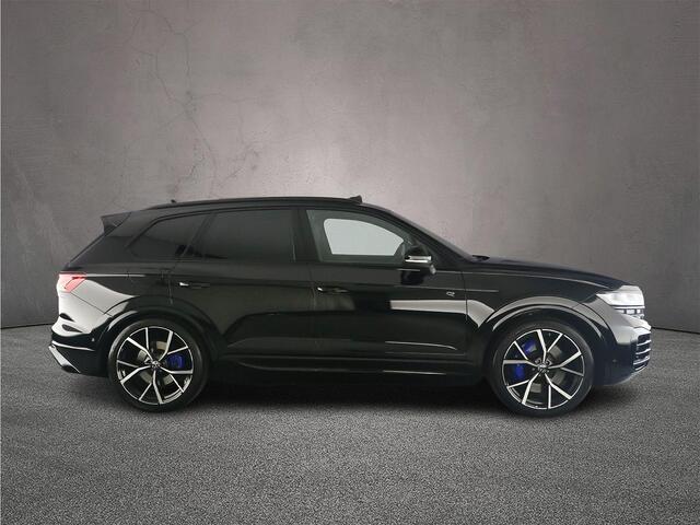 Volkswagen TOUAREG R Edition 3.0 TSI eHybrid 462pk Tiptronic Trekhaak, Luchtvering, Lederen bekleding, Panoramadak, Head up display, DYN audio, Adaptive cruise control