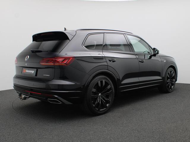 Volkswagen TOUAREG 3.0 TSi e-Hybrid 4MOTION R 463PK Aut. Pano-Schuifdak, 21" LM Velgen, Luchtvering, Keyless, Alarm, Nachtzichtcamera, Servosluiting, Trekhaak, Stoel-Stuurverwarming