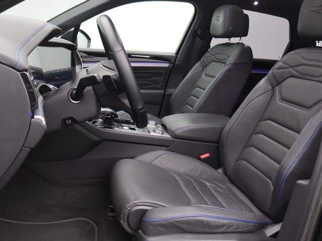 Volkswagen TOUAREG 3.0 TSi e-Hybrid 4MOTION R 463PK Aut. Pano-Schuifdak, 21" LM Velgen, Luchtvering, Keyless, Alarm, Nachtzichtcamera, Servosluiting, Trekhaak, Stoel-Stuurverwarming