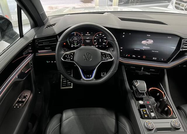 Volkswagen TOUAREG 3.0 TSi eHybrid 4MOTION R Grijs Kenteken ACC LUCHTVERING TREKHAAK COMFORTSTOELEN HEAD-UP DISPLAY Panoramadak