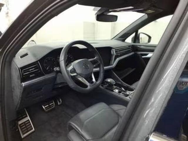 Volkswagen TOUAREG 3.0 TDI R-Line Grijs Kenteken ACC Stoelkoeling Luchtvering Trekhaak Head-Up