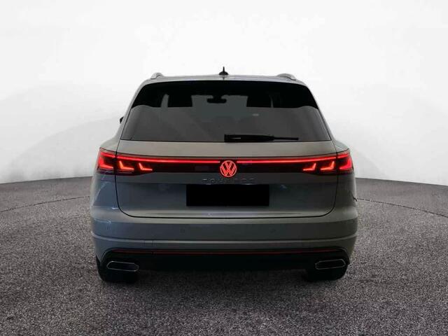 Volkswagen TOUAREG 3.0 TDI Elegance Grijs Kenteken ACC Luchtvering Comfortstoelen Trekhaak