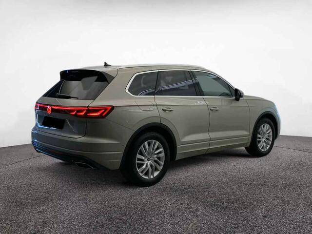 Volkswagen TOUAREG 3.0 TDI Elegance Grijs Kenteken ACC Luchtvering Comfortstoelen Trekhaak