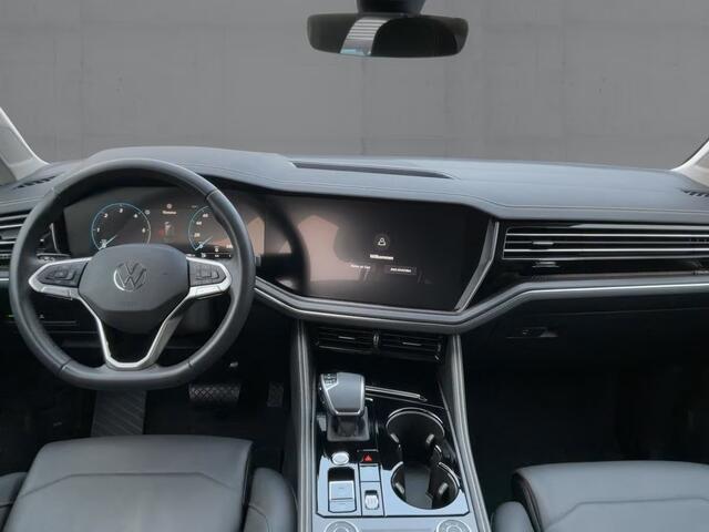 Volkswagen TOUAREG 3.0 TDI Grijs Kenteken ACC Luchtvering Comfortstoelen Trekhaak