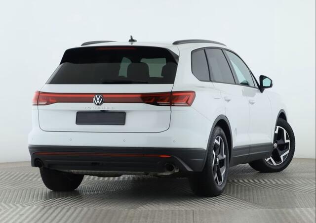 Volkswagen TOUAREG 3.0 TDI Grijs Kenteken ACC Luchtvering Comfortstoelen Trekhaak