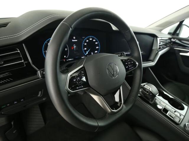 Volkswagen TOUAREG 3.0 TDI Grijs Kenteken ACC Luchtvering Comfortstoelen Trekhaak