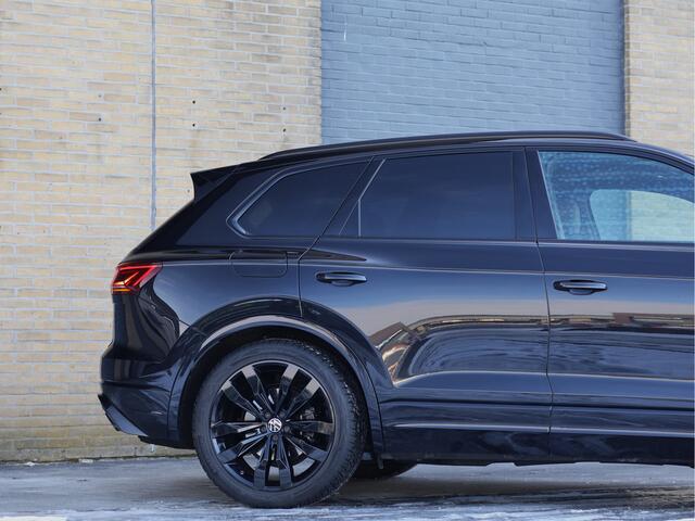 Volkswagen TOUAREG 3.0 V6 TDI R-Line 4Motion | Massage | Luchtvering | HUD | Matrix | ACC | Achterasbesturing |