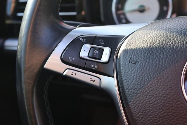 Volkswagen TOUAREG 3.0 TDI 4MOTION | Panoramadak | Winter Pakket | Leder | ACC | PDC | Navigatie |