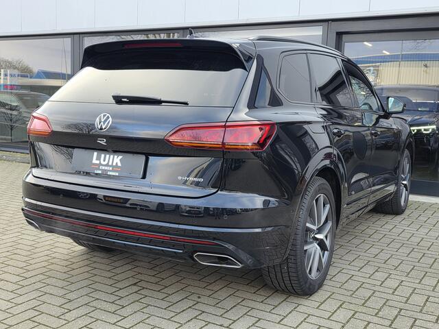 Volkswagen TOUAREG 3.0 TSi 4MOTION R + PANO DAK + LED + TREKHAAK + LUCHTVERING