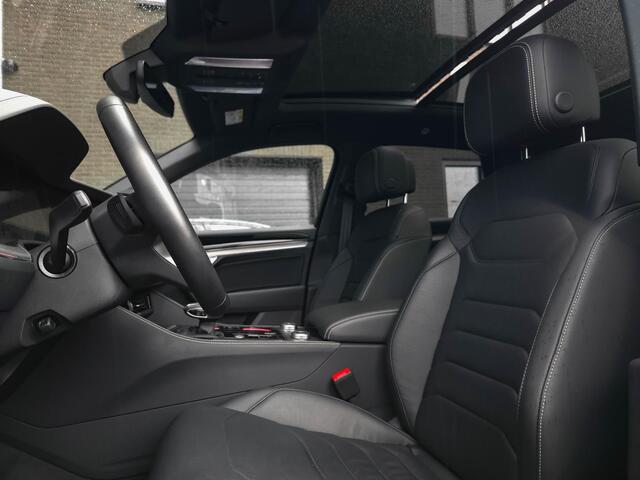 Volkswagen TOUAREG 3.0 TSi eHybrid 4M | 22" | Pano | Dynaudio | Luchtv. | All Black | Memory |